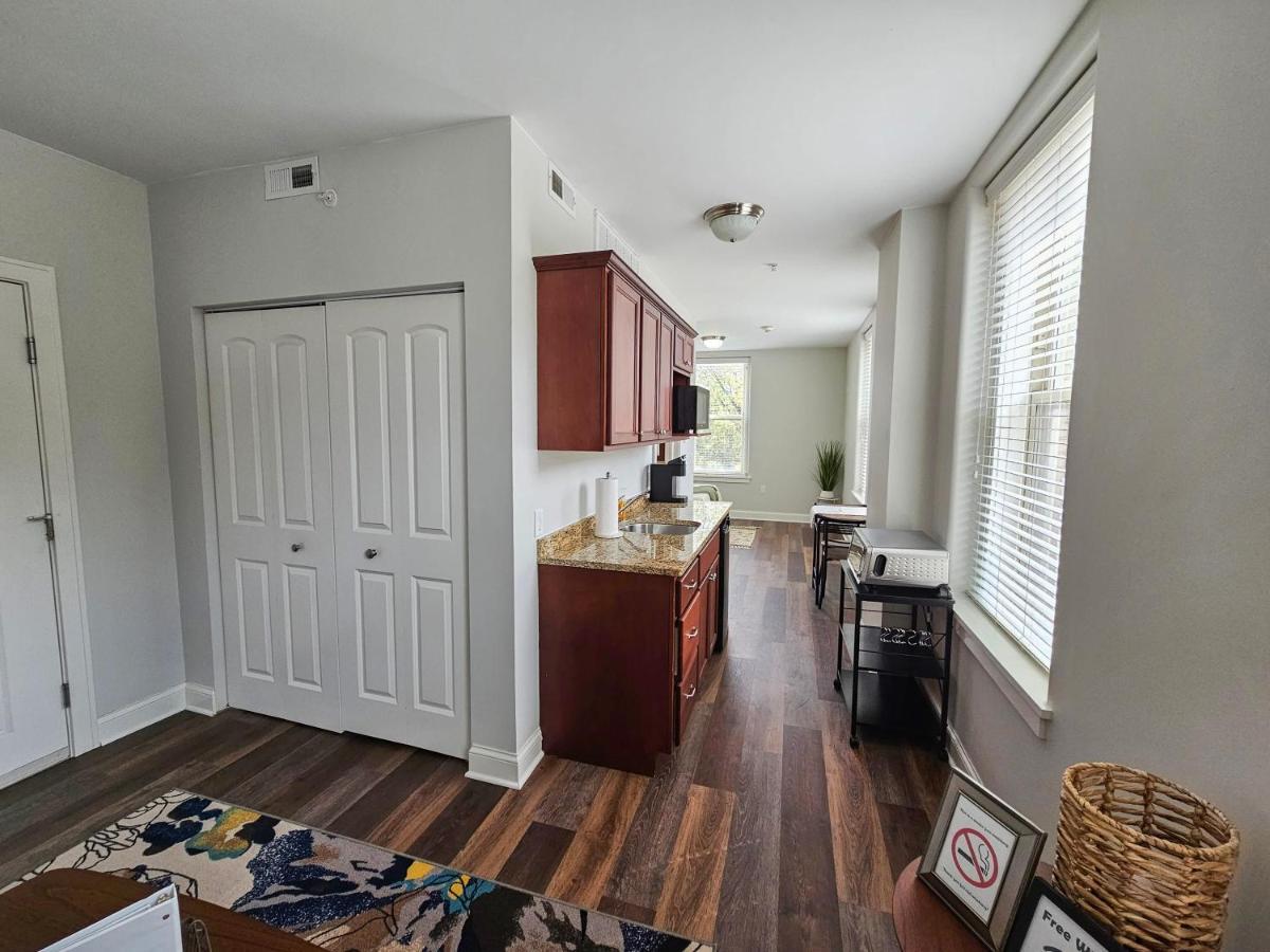 Gorgeous And Spacious Studio At The Historic Inman - 200 Champaign Kültér fotó