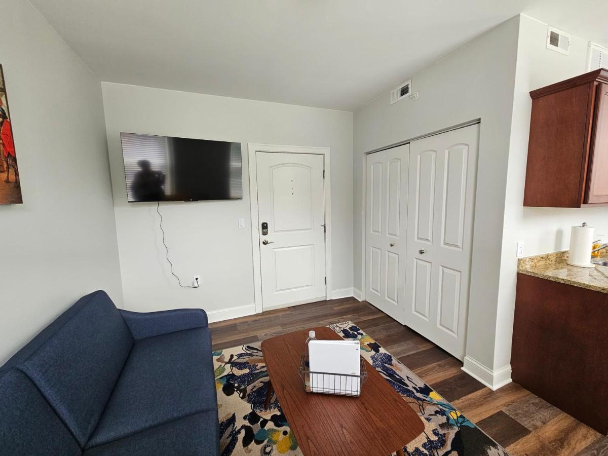 Gorgeous And Spacious Studio At The Historic Inman - 200 Champaign Kültér fotó
