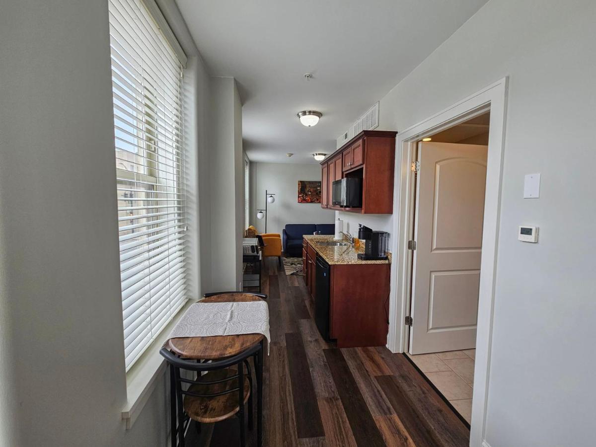 Gorgeous And Spacious Studio At The Historic Inman - 200 Champaign Kültér fotó