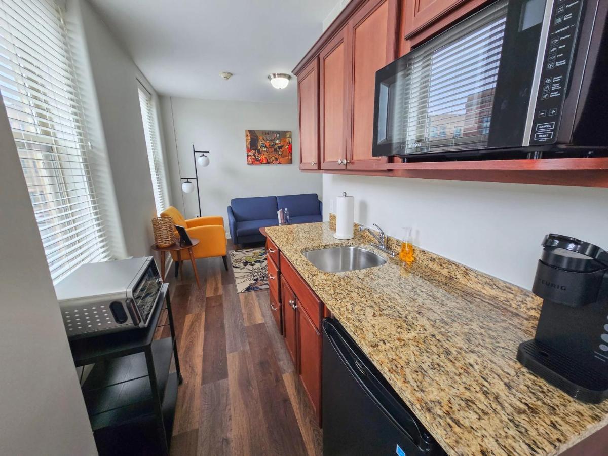 Gorgeous And Spacious Studio At The Historic Inman - 200 Champaign Kültér fotó