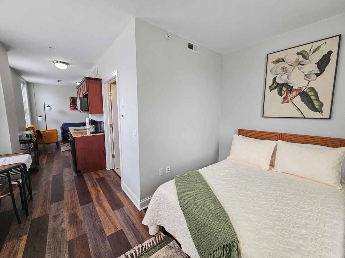 Gorgeous And Spacious Studio At The Historic Inman - 200 Champaign Kültér fotó